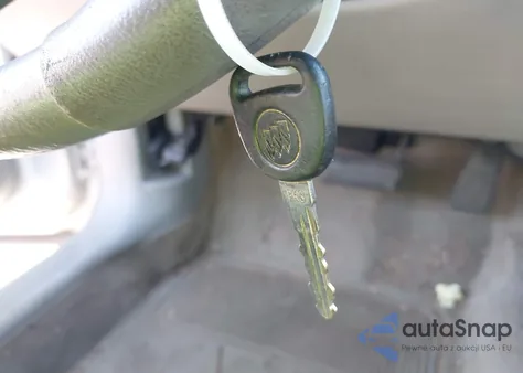 2002 Buick Lesabre Custom from USA, damaged, VIN 1G4HP54K12U255853